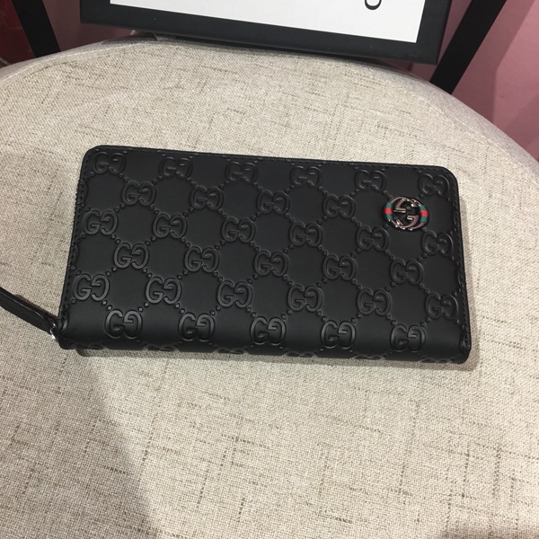 グッチ財布コピー背面デザイン